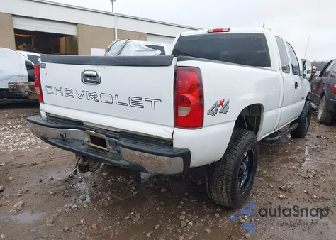 2002 Chevrolet Silverado 2500Hd из США, поврежденный, VIN 1GCHK29U72E224032